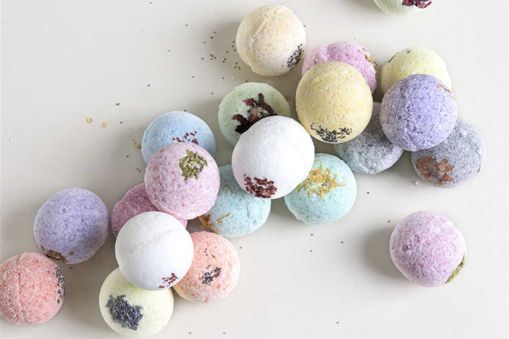 Natural Bath Bombs and Shower Steamers Gift Set by Lizush