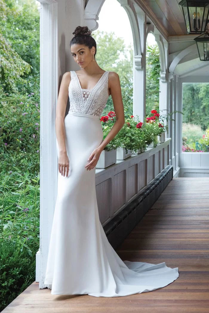 Crepe Fit-to-Flare Gown with Lace Bodice by Justin Alexander Style 11046 Size 14