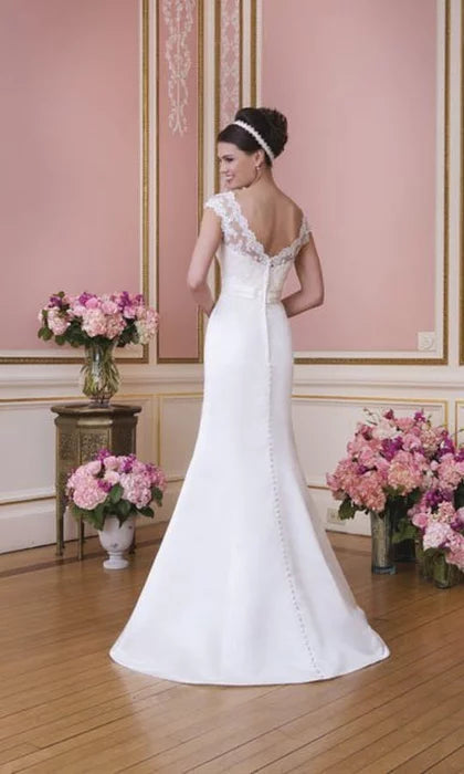 Lace and Satin Trumpet Style Gown by Sweetheart Bridal Style 6020 Size 4