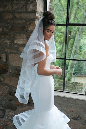 Fingertip Length Veil with Horsehair Bands Style V44047