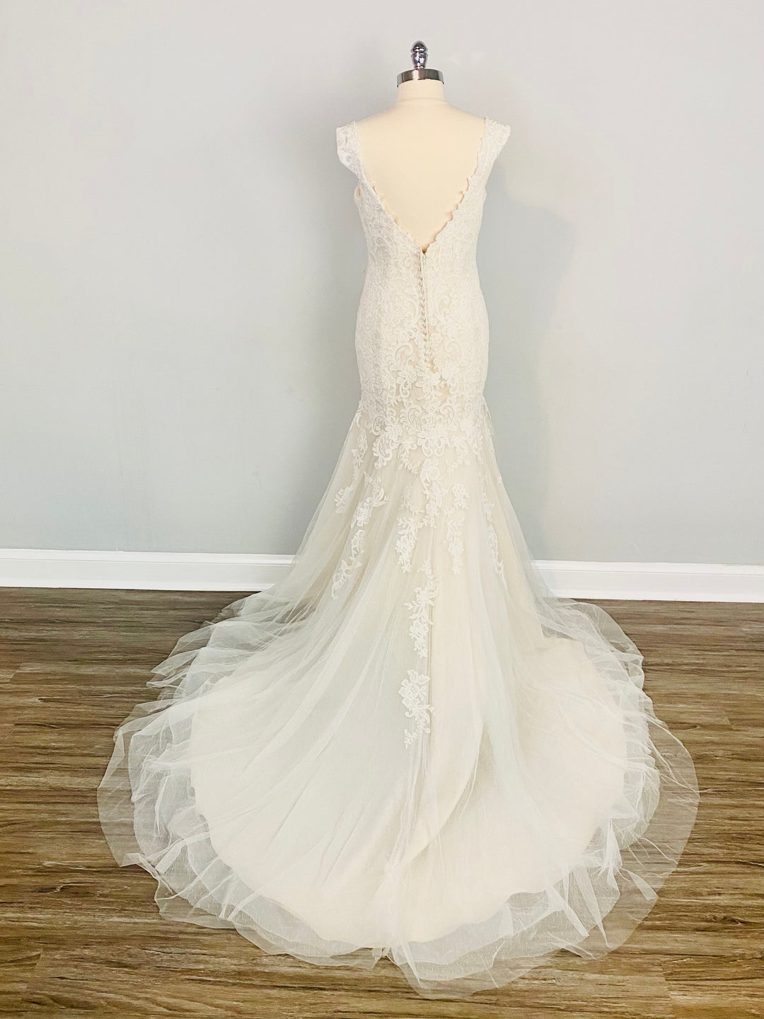 The 'Afton' Gown Off-the-Shoulder Trumpet Wedding Dress Size 16