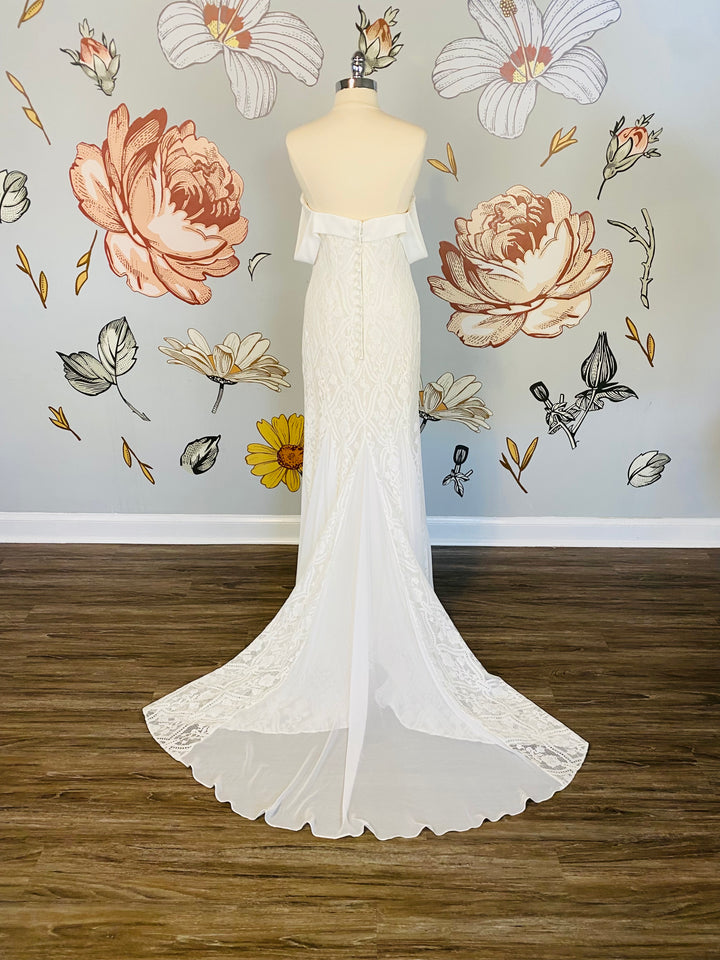 The 'Cammi' Gown by Wilderly Bridal Size 14