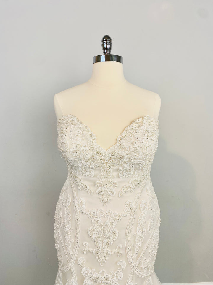 The "Quincy" Gown by Maggie Sottero Size 18