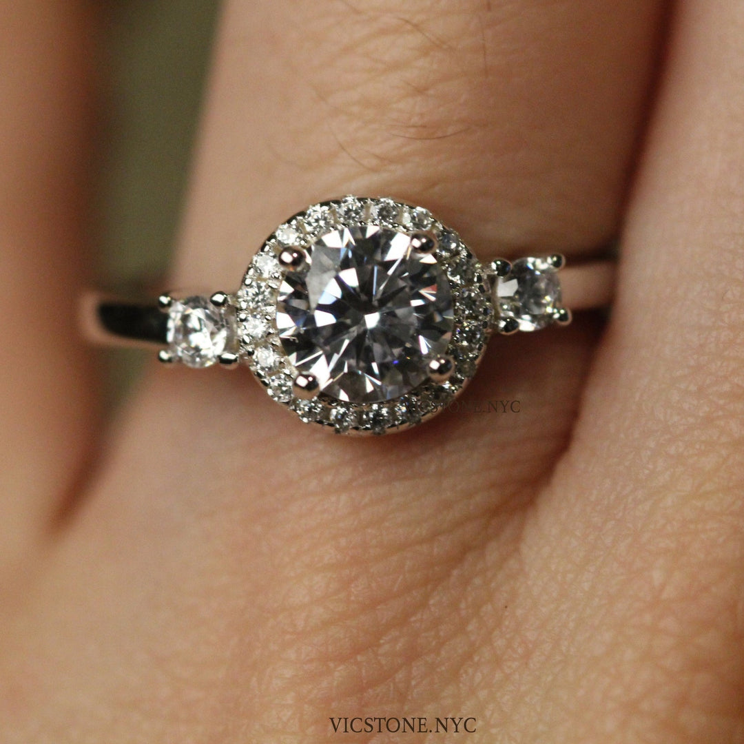 1.5 carats Diamond Engagement Ring in Platinum