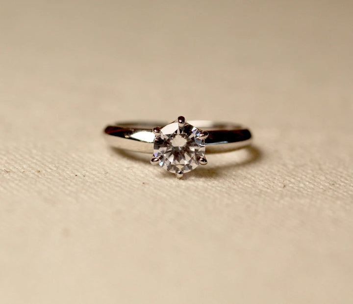 1 carat Diamond (GIA) Solitaire Engagement Ring in Platinum